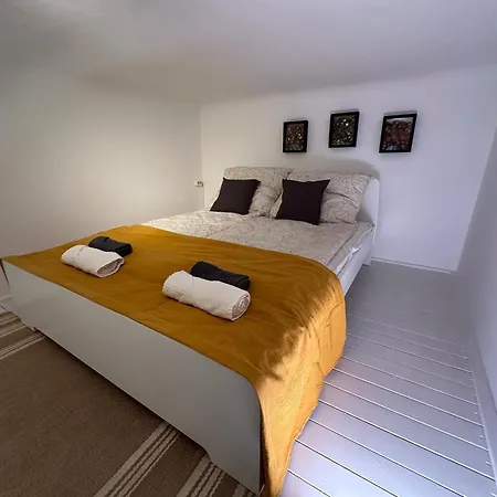 Apartment Vb - Cozy Retreat In Budapest's Heart