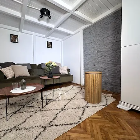 Vb - Cozy Retreat In Budapest's Heart