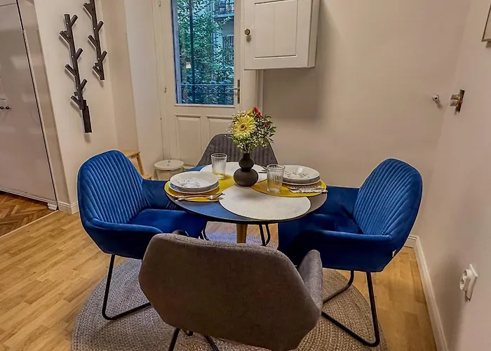 Appartamento Vb - Cozy Retreat In Budapest's Heart *